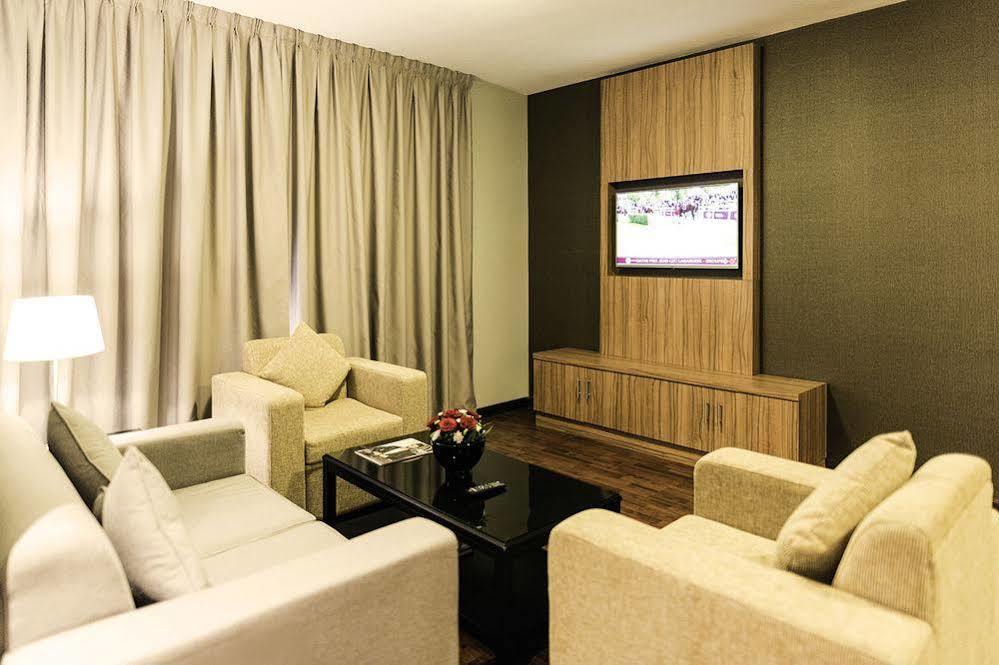 Emirates Plaza Hotel Abou Dabi Extérieur photo