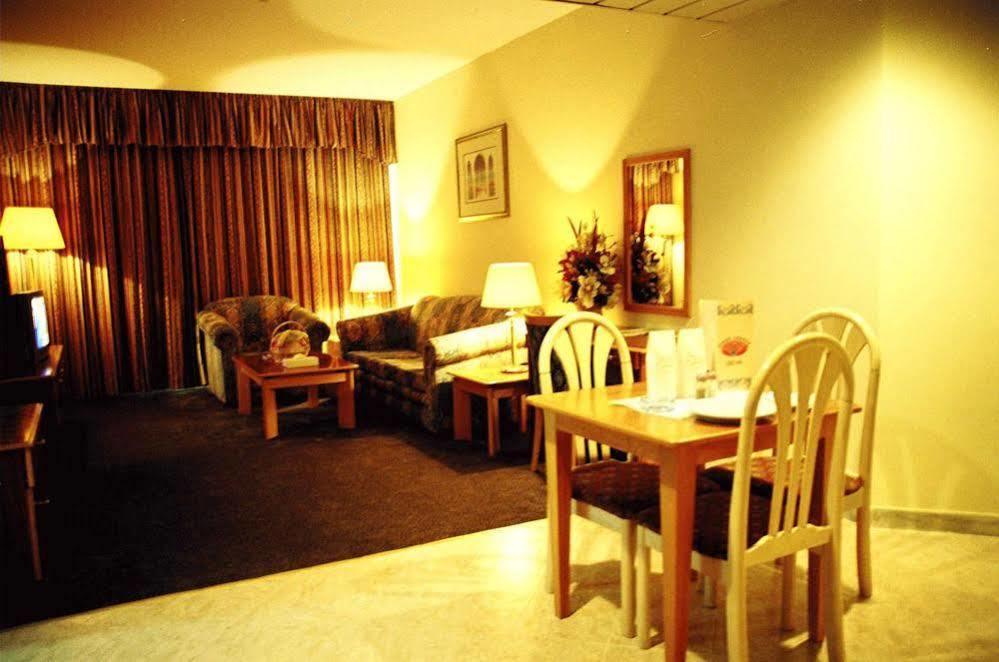 Emirates Plaza Hotel Abou Dabi Extérieur photo