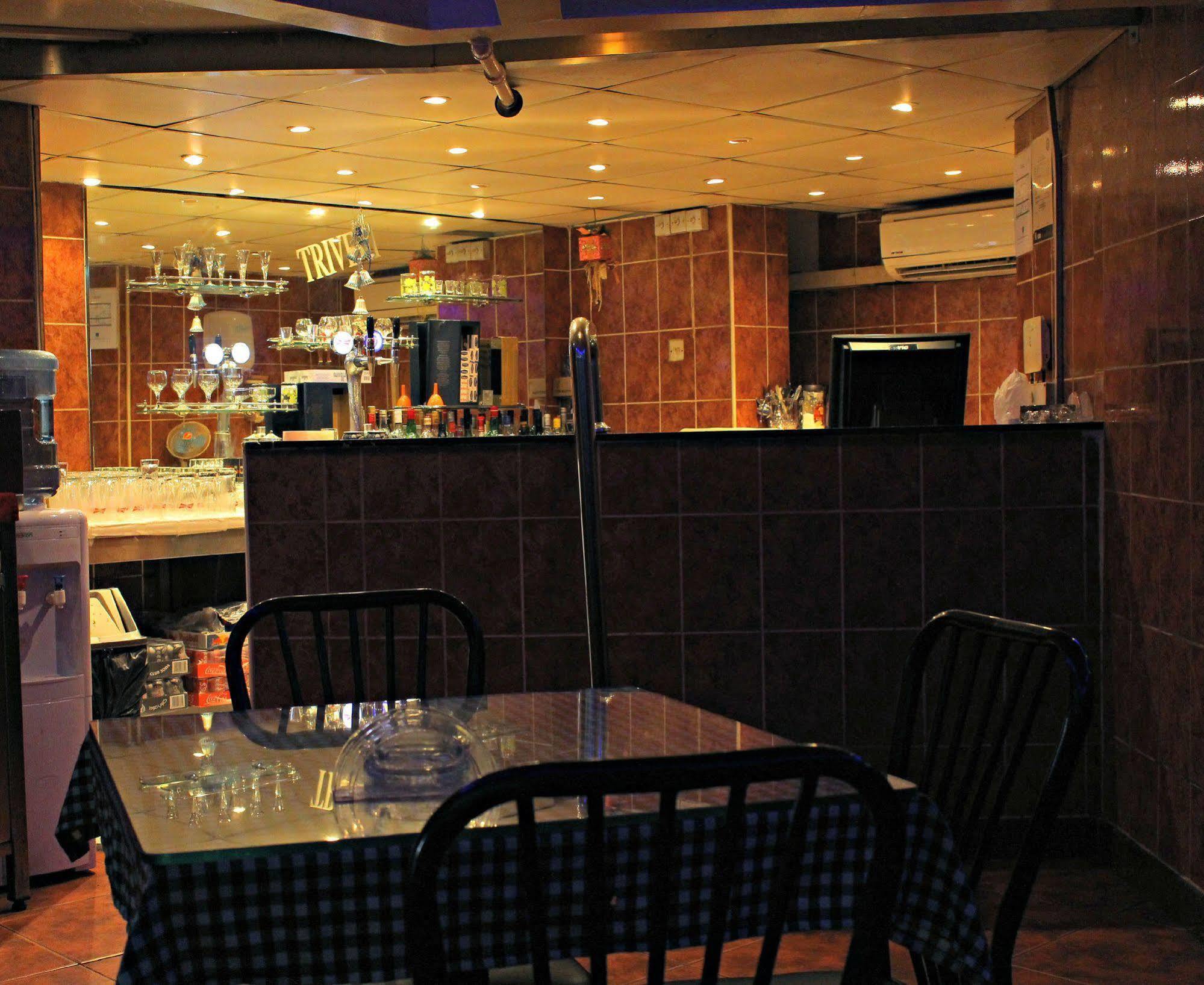 Emirates Plaza Hotel Abou Dabi Extérieur photo